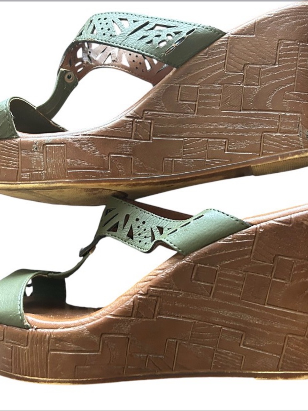 Italian Shoemakers Olive Green Laser-Cut T-Strap Sandals - Picture 5 of 10